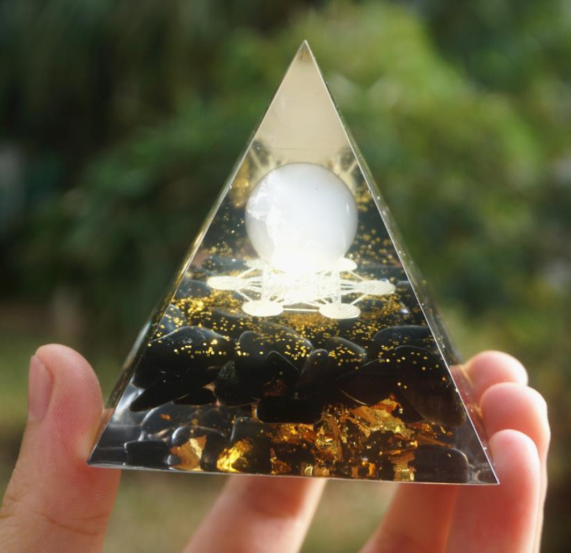 Ogan Pyramid Explosion Model Natural Crystal Crushed Stone Energy Tower